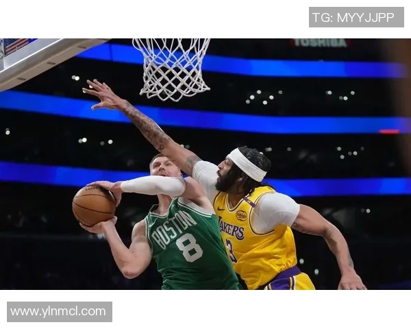 湖人大战凯尔特人迎来新赛季激烈对决 谁能在经典对抗中笑到最后